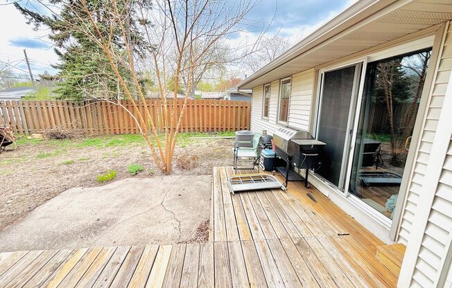 Great crystal home with huge fenced in backyard! Awesome home for entertaining!!
