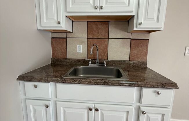 2 beds, 1 bath, 800 sqft, $1,925, Unit 148-20