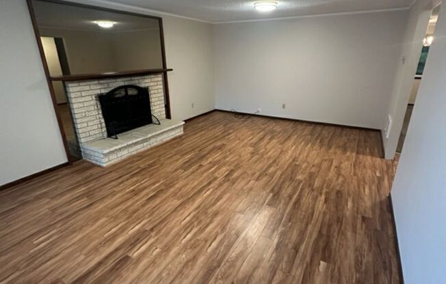 3 Bed, 2 Bath Ranch in Hazel Dell!