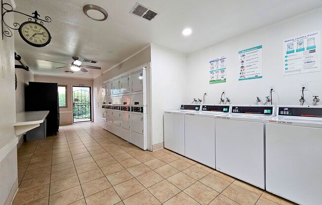 3 beds, 2 baths, $3,025, Unit 59