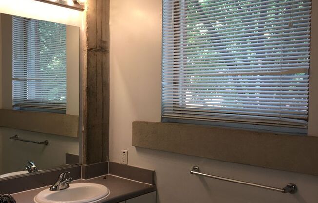 Studio, 1 bath, 800 sqft, $1,625, Unit B-102