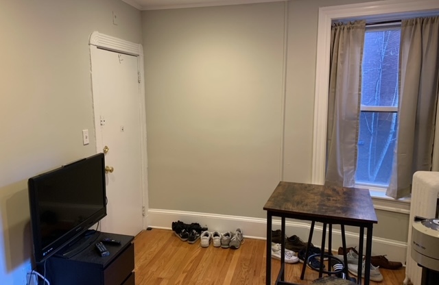 2 beds, 1 bath, $3,400, Unit 14