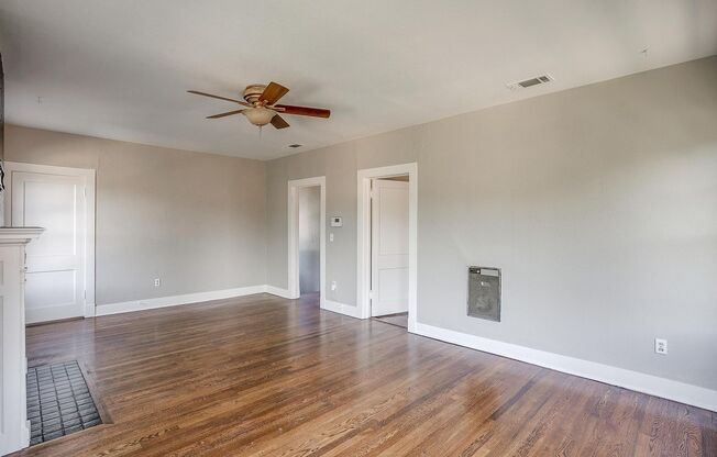 2 beds, 1 bath, $1,675, Unit Apt B