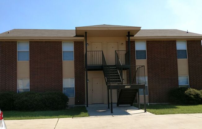 2 beds, 1 bath, 795 sqft, $695, Unit # B