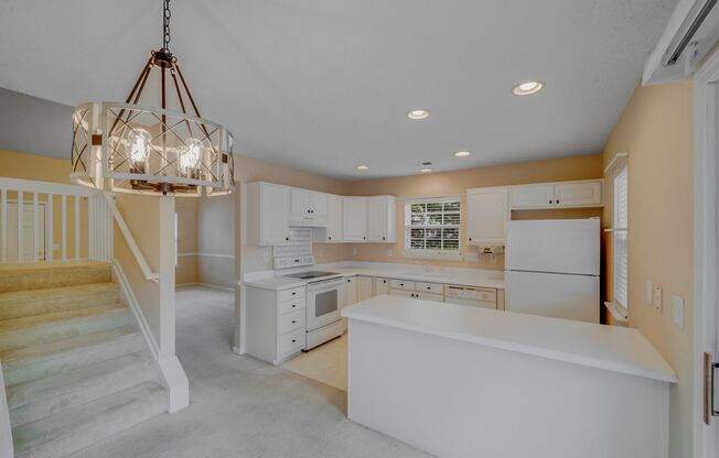 Bennington Place Beauty – 2 Beds, 2.5 Baths, Versatile Loft & More!