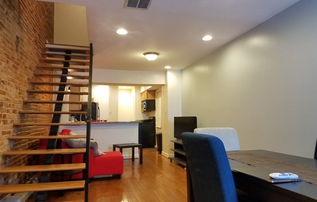 Charming 2Bedroom/1.5Bath Townhome in Upper Fells Point!