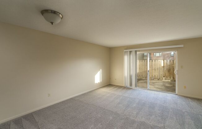 2 beds, 1.5 baths, $1,350, Unit 773 E Thurber Dr Apt. C