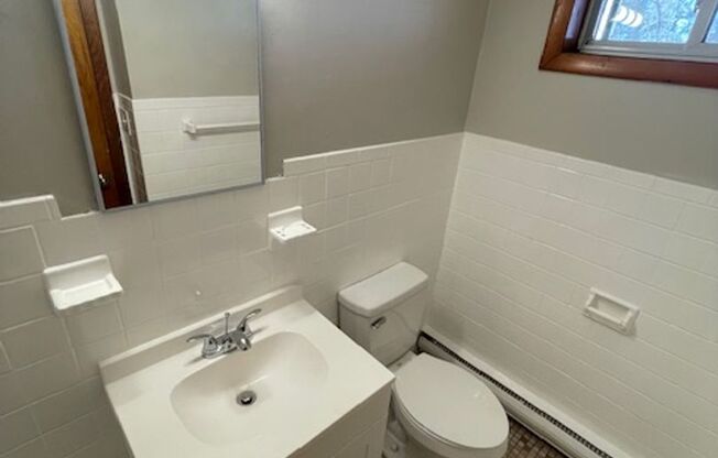 Studio, 1 bath, $925, Unit Apt #21