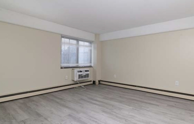 2 beds, 1 bath, 1,000 sqft, $2,600, Unit 2M