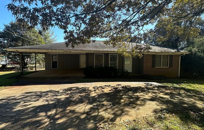 Move-in ready 3 bedroom, 2 bath brick home on Athens Westside!!!