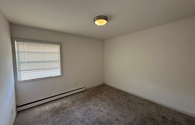 2 beds, 1 bath, $1,395, Unit 202