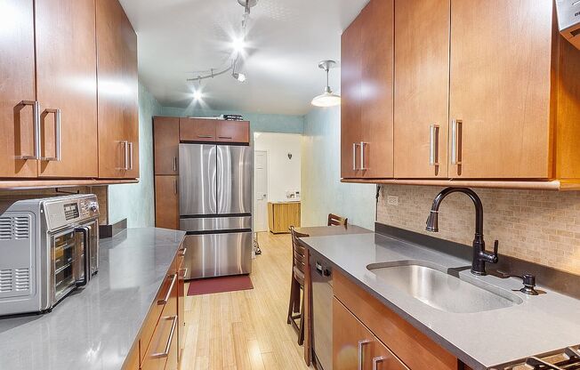83 40 AUSTIN ST