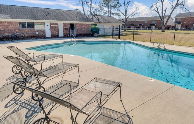 3 beds, 2.5 baths, 1,370 sqft, $1,015, Unit B-3