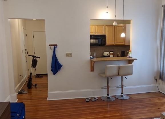 1 bed, 1 bath, 572 sqft, $3,200, Unit 6C