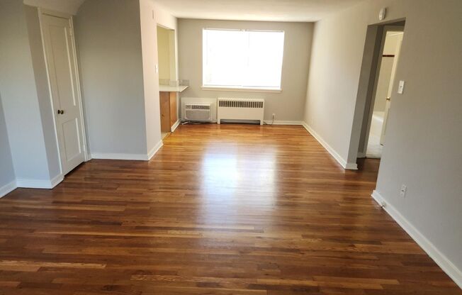 2 beds, 1 bath, 897 sqft, $2,385, Unit A-15