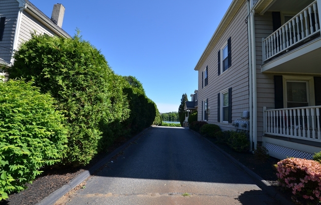 33 W EMERSON ST