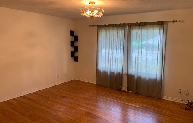 Super Cute One Level Home Across from New Auburn Park