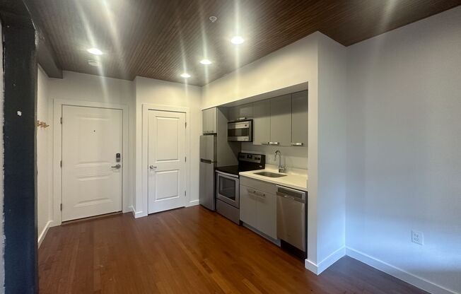 1 bed, 1 bath, 600 sqft, $1,199, Unit 07