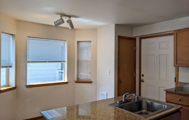 2 beds, 2 baths, 763 sqft, $1,750, Unit 611-208