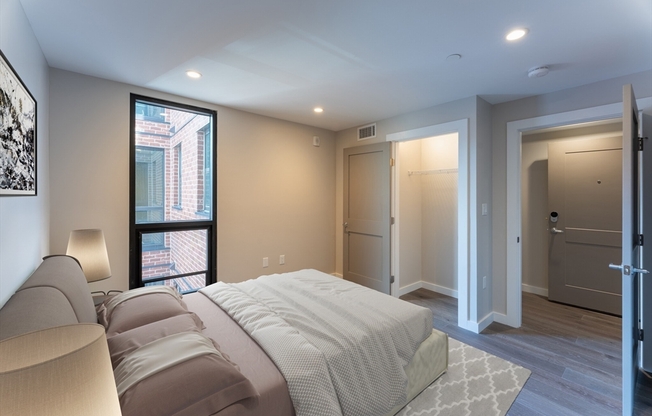 2 beds, 2 baths, 850 sqft, $5,600, Unit 610