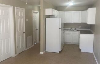 2 beds, 1 bath, 700 sqft, $800, Unit BLDG 2, Apt 2B