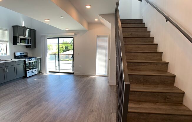 (6115) 14645 Vanowen St.