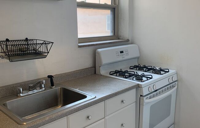 2 beds, 1 bath, $1,750, Unit 309C