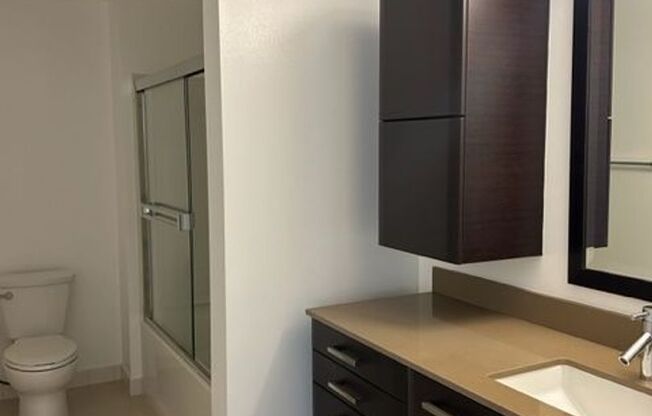 2 beds, 2 baths, 1,059 sqft, $4,045, Unit PH18