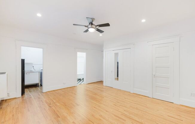 Studio, 1 bath, 440 sqft, $1,000, Unit 7
