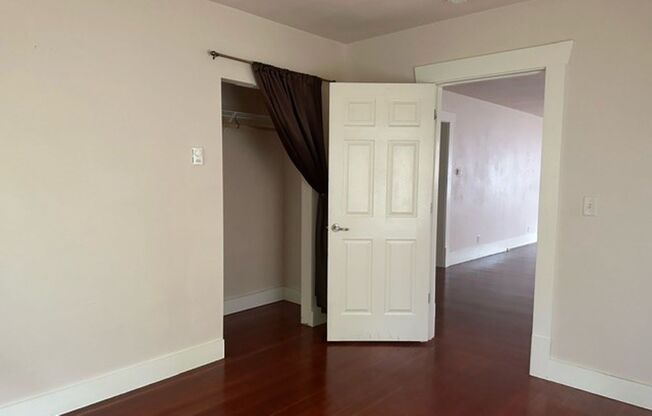 2 beds, 1 bath, $1,900