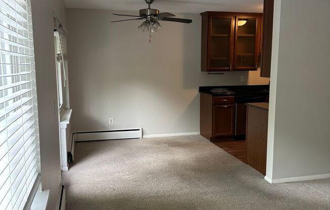 2 beds, 1 bath, 840 sqft, $1,495, Unit 201 (R)