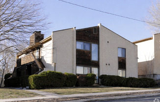 1915 Henderson Ave.