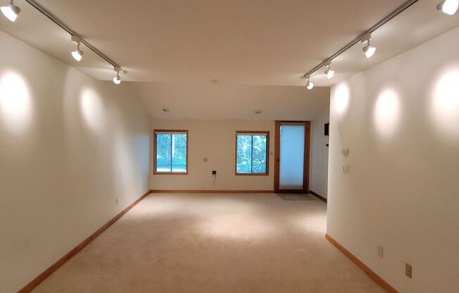 Redmond Bridle Trails One bedroom!
