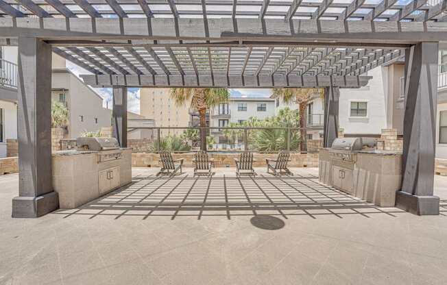 Outdoor kitchen and grilling area with pergola at Vue Live Oak Apartments, Texas