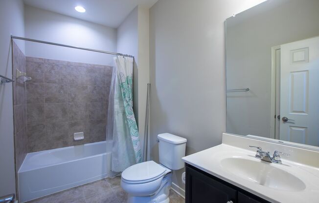 Spacious 4 BR/3.5 BA Townhome in Gaithersburg!
