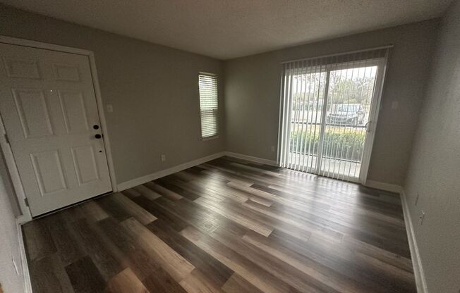 ** Move in Special $500 off your first months rent** FABULOUS 2 Bedroom/1 Bath Condo!!