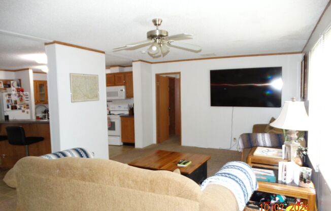 3 beds, 2 baths, $1,350