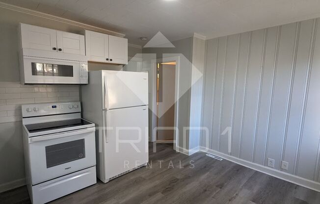 2 beds, 1 bath, $995, Unit 2