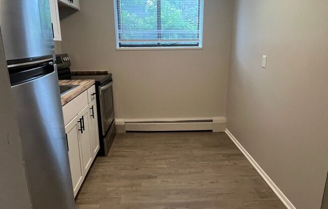 2 beds, 1 bath, 875 sqft, $1,050, Unit O103