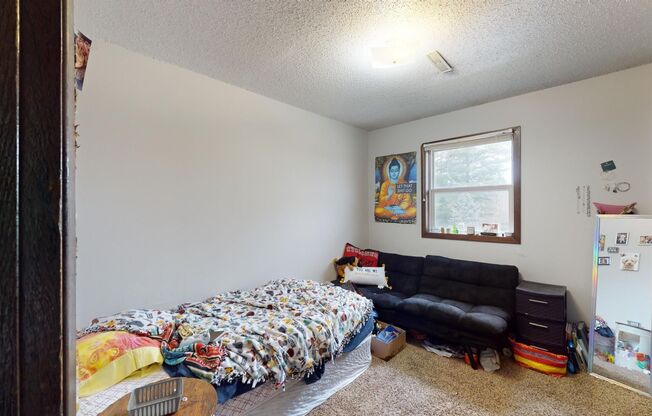 3 beds, 1 bath, $1,025