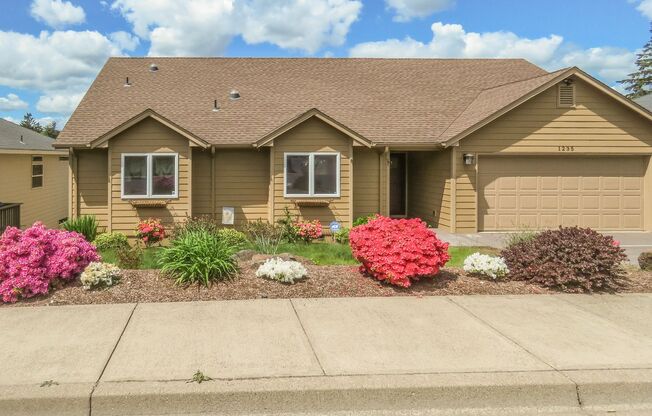 ** Beautiful Spacious 4 Bedroom 3 Bath Home Available in West Salem ***