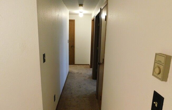 2 beds, 1 bath, $830, Unit 30-204