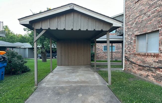 2 beds, 1.5 baths, 1,200 sqft, $1,200, Unit 1716 N Travis St