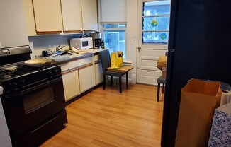 3 beds, 1 bath, 1,200 sqft, $3,500, Unit 10