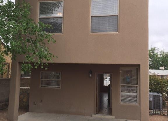 3 beds, 2 baths, $1,525