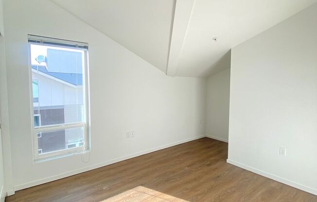 2 beds, 2 baths, 940 sqft, $2,950, Unit 2504-A