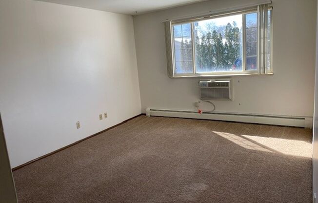 1 bed, 1 bath, $819, Unit 2129 103