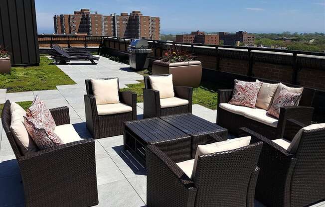 Enjoy Your Evenings At Rooftop Deck at Somerset Place Apartments, Illinois