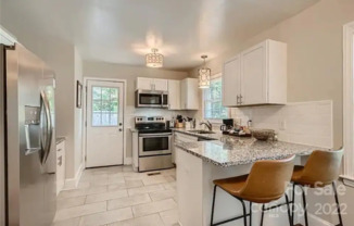612 E WOODLAWN RD