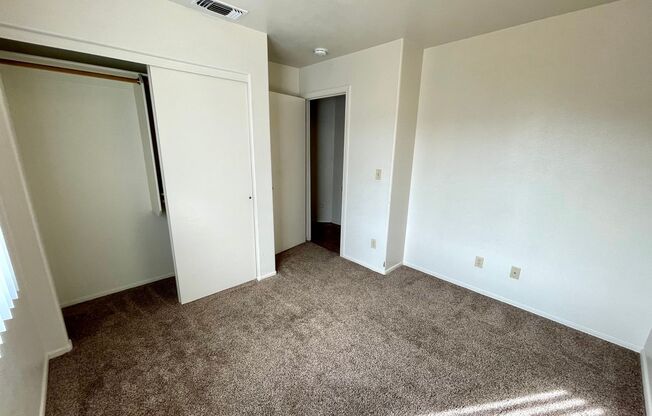 2 beds, 1 bath, $1,100